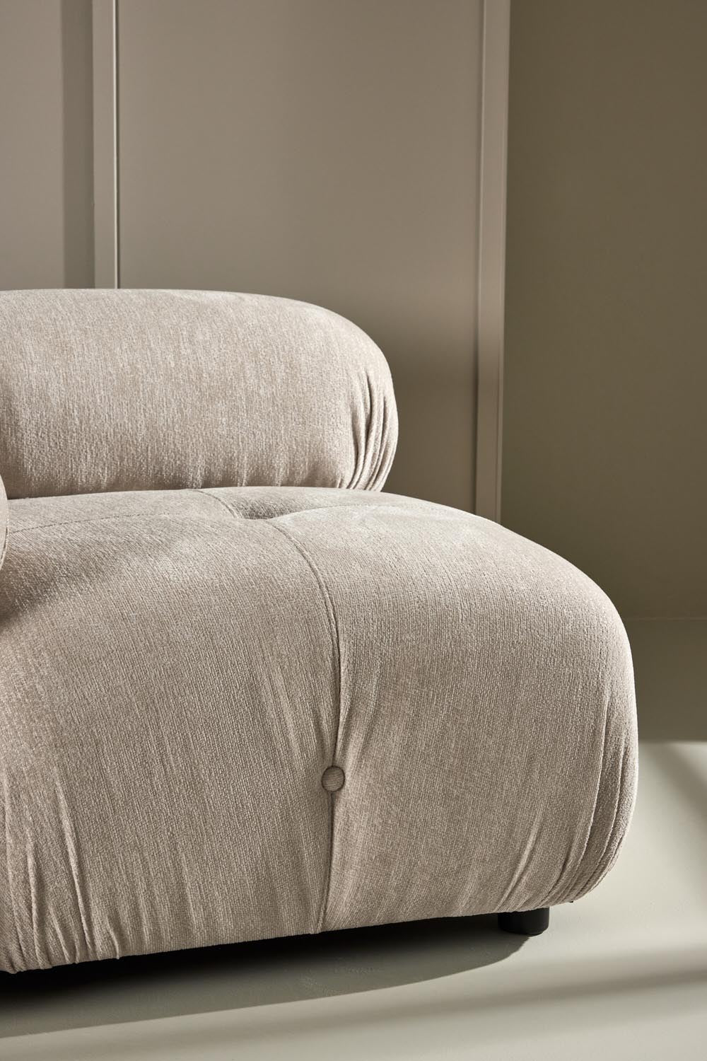 Mika modulares Sofa Links in Beige präsentiert im Onlineshop von KAQTU Design AG. Modulares Sofa ist von Venture Home