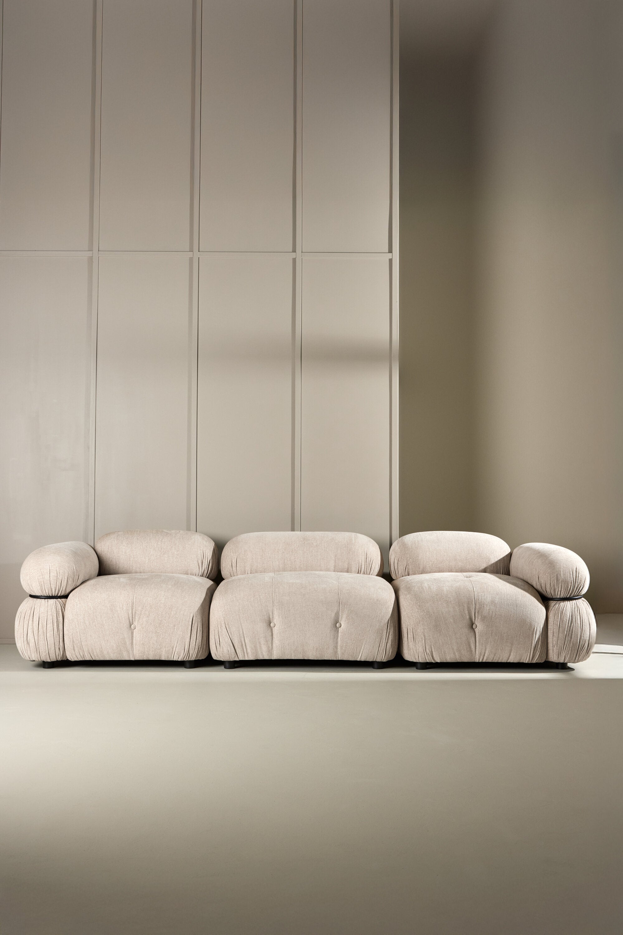 Mika modulares Sofa Links in Beige präsentiert im Onlineshop von KAQTU Design AG. Modulares Sofa ist von Venture Home