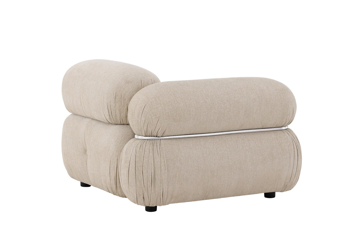 Mika Sofa Modul von Venture Home in Beige: gepolstertes Sitzelement aus Polyester mit schwarzen Beinen, Teil eines modularen Sofasystems.
