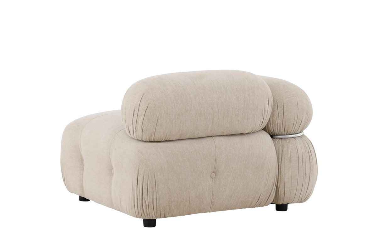 Mika Sofa Modul von Venture Home in Beige: gepolstertes Sitzelement aus Polyester mit schwarzen Beinen, Teil eines modularen Sofasystems.