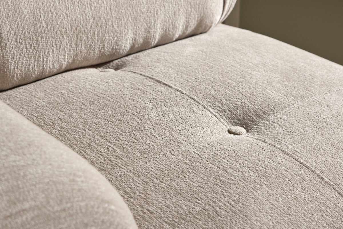 Mika Sofa Modul von Venture Home in Beige: gepolstertes Sitzelement aus Polyester mit schwarzen Beinen, Teil eines modularen Sofasystems.
