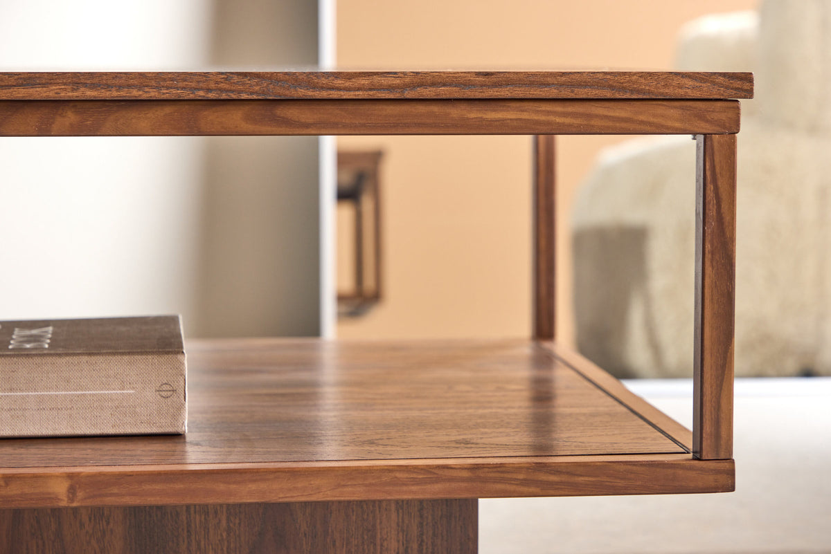 Maglehem Sofatisch in Walnuss präsentiert im Onlineshop von KAQTU Design AG. Beistelltisch ist von Venture Home