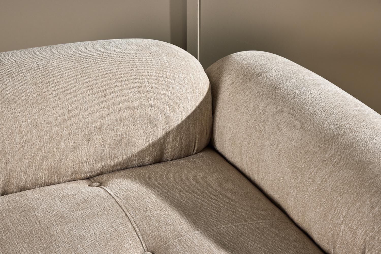 Mika modulares Sofa in Beige präsentiert im Onlineshop von KAQTU Design AG. Modulares Sofa ist von Venture Home