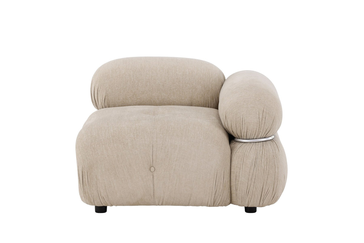 Mika Sofa Modul von Venture Home in Beige: gepolstertes Sitzelement aus Polyester mit schwarzen Beinen, Teil eines modularen Sofasystems.