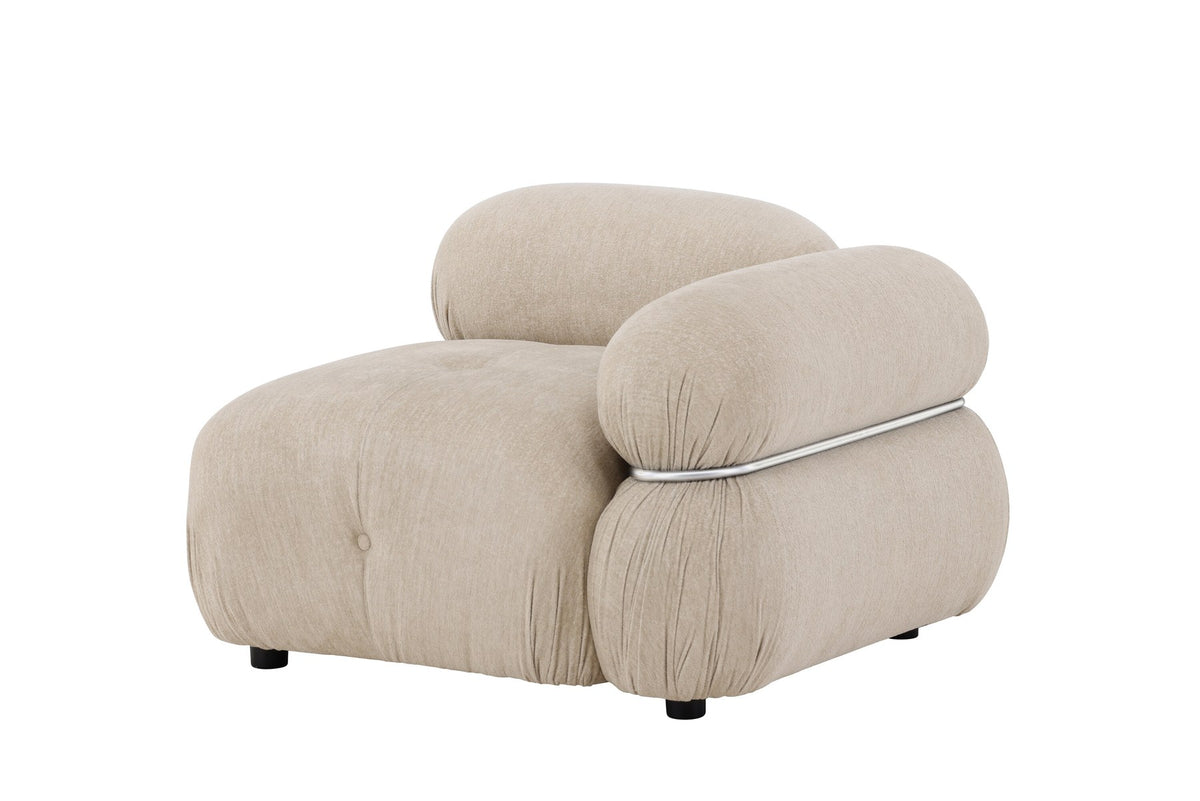 Mika Sofa Modul von Venture Home in Beige: gepolstertes Sitzelement aus Polyester mit schwarzen Beinen, Teil eines modularen Sofasystems.
