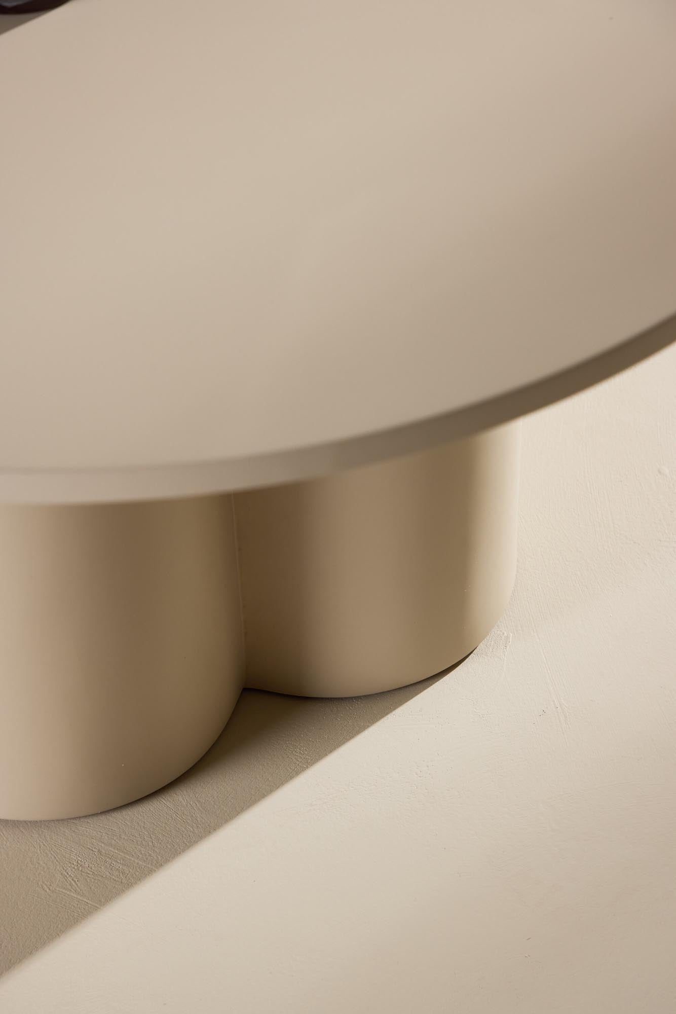 Moderner Olivia Coffee Tisch von Venture Home, stilvolles Design, funktional und ideal für zeitgemässe Wohnräume.