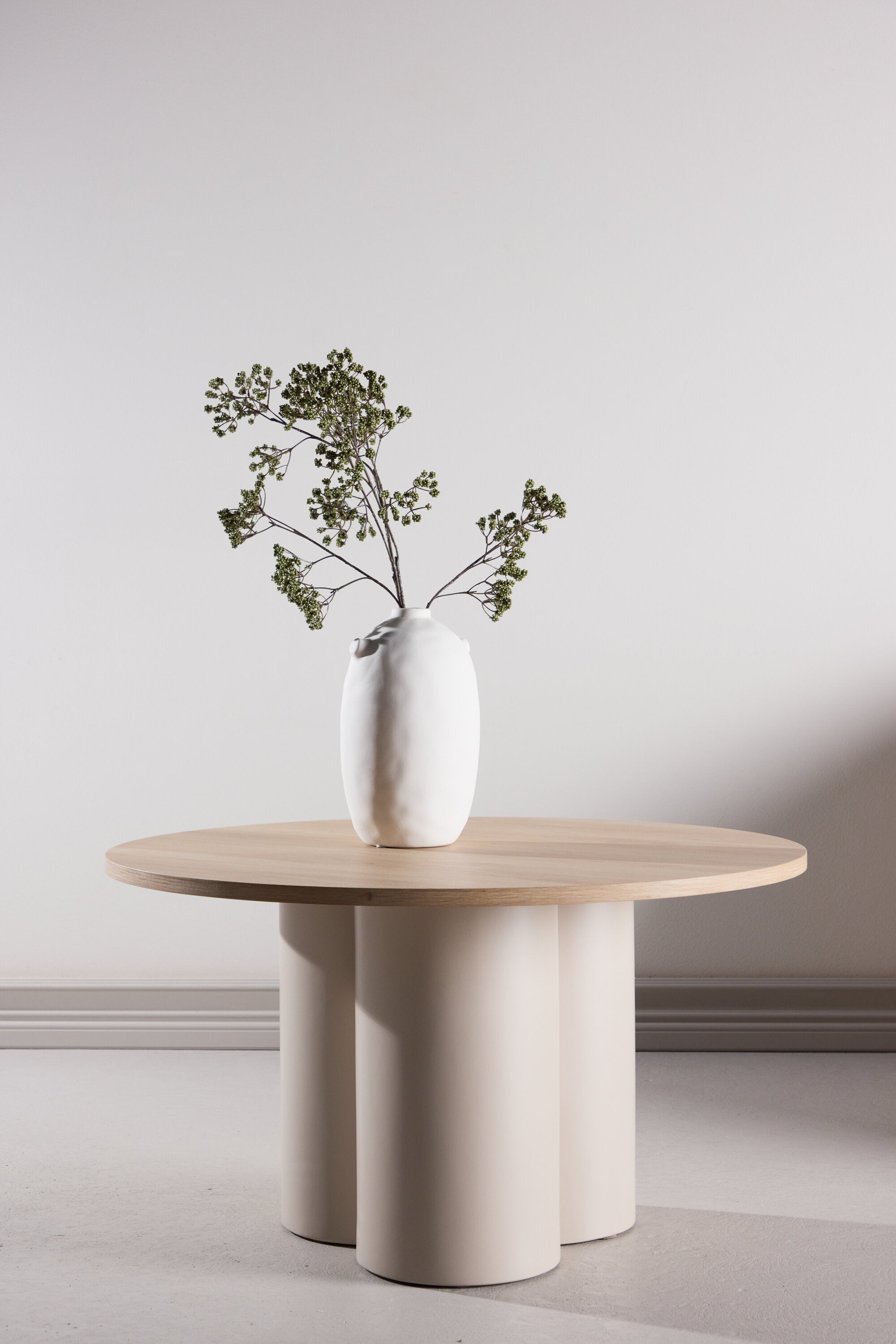 Olivia Sofa-Tisch in Tünche präsentiert im Onlineshop von KAQTU Design AG. Beistelltisch ist von Venture Home