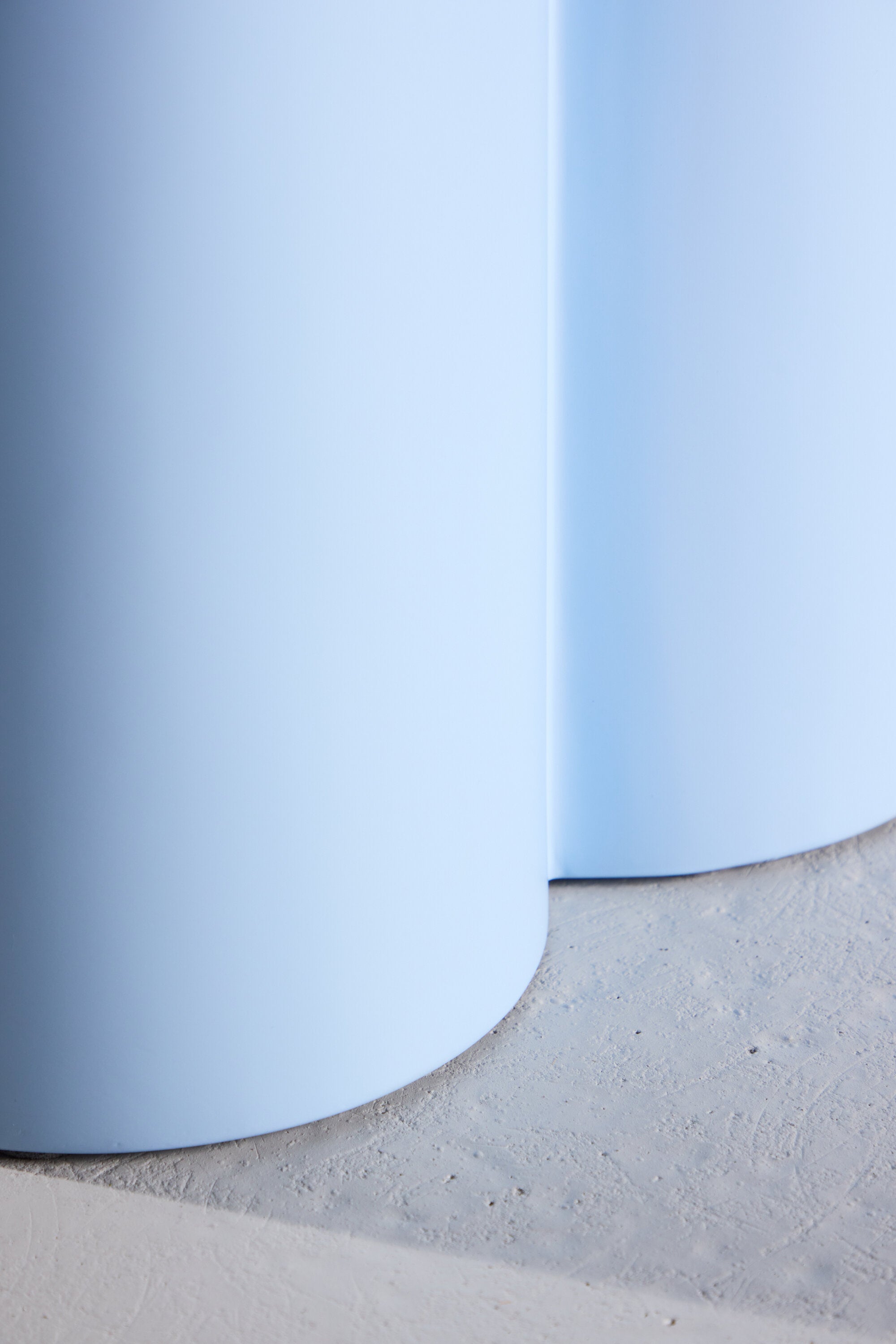 Olivia Sofa-Tisch in Blau präsentiert im Onlineshop von KAQTU Design AG. Beistelltisch ist von Venture Home