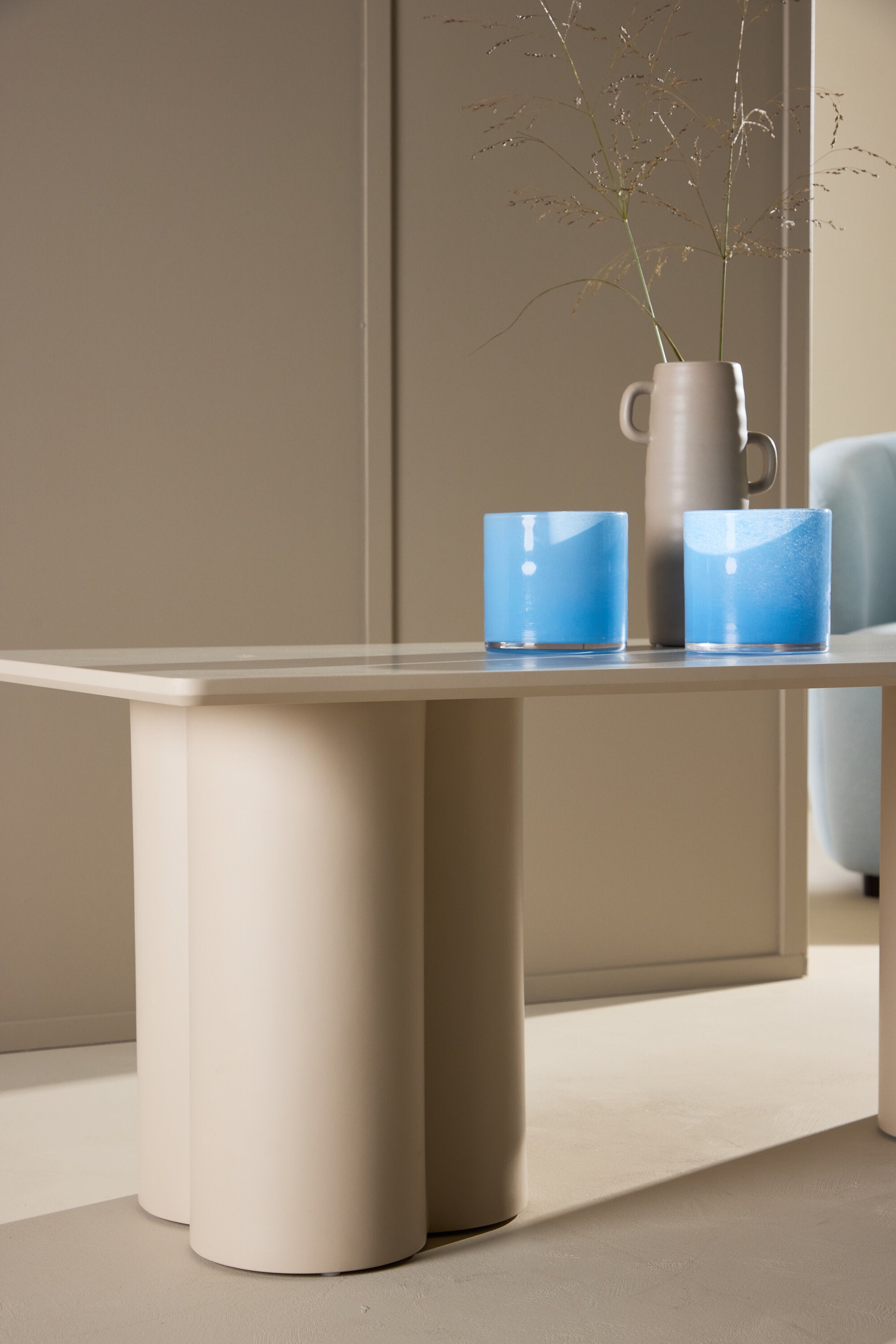 Olivia Sofatisch in Beige präsentiert im Onlineshop von KAQTU Design AG. Beistelltisch ist von Venture Home