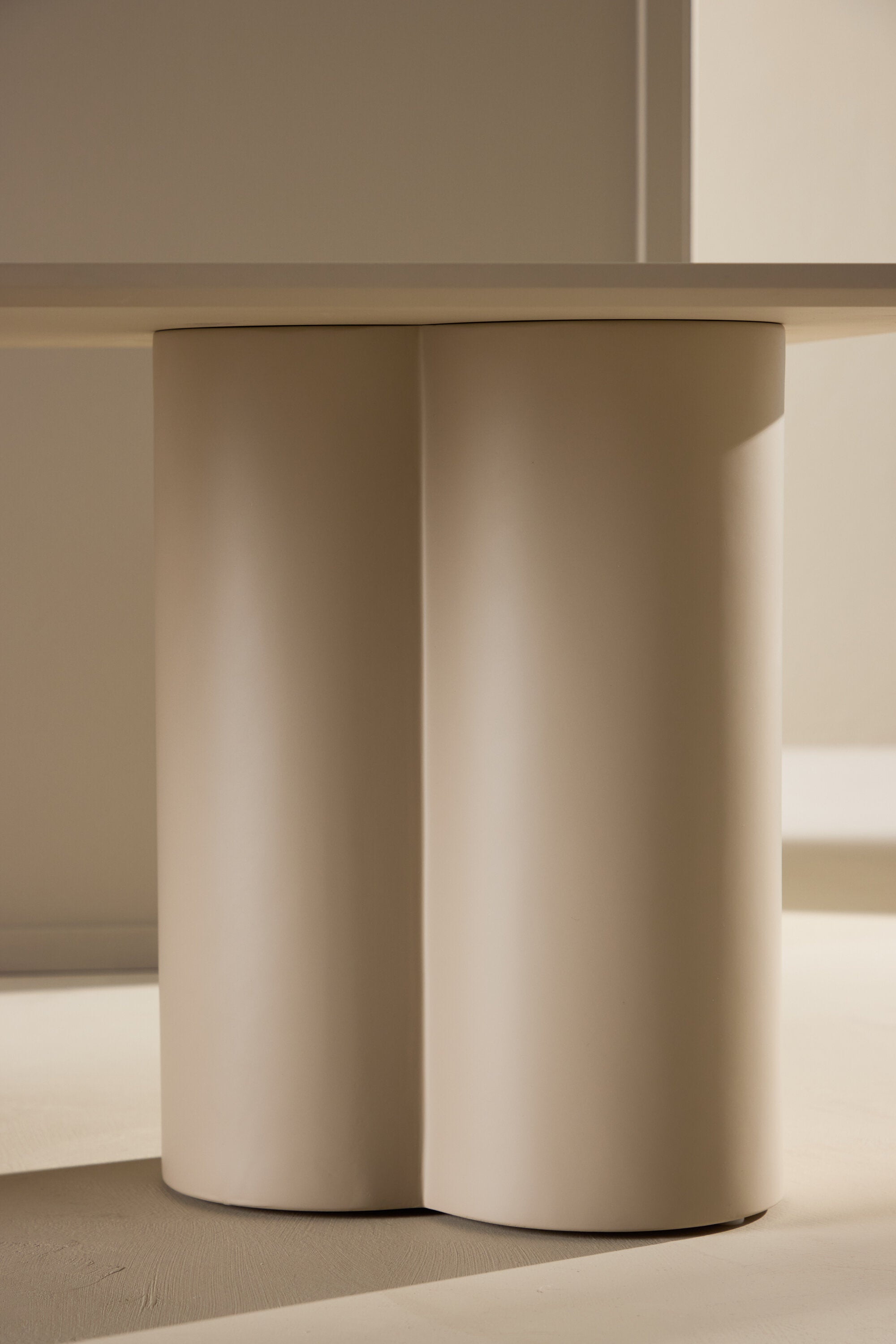 Olivia Sofatisch in Beige präsentiert im Onlineshop von KAQTU Design AG. Beistelltisch ist von Venture Home