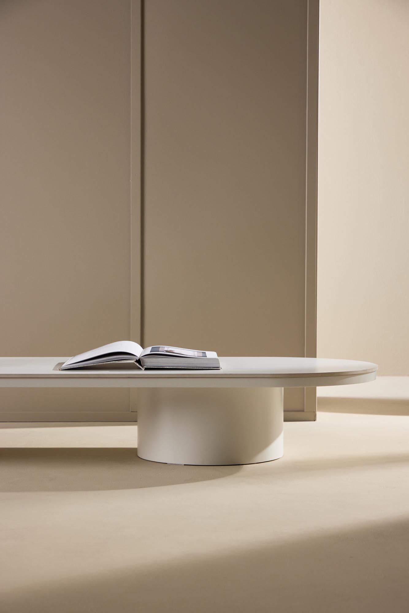 Moderner Sofatisch Narvik von Venture Home, stilvolles Design, perfekt für zeitgemässe und funktionale Wohnbereiche.