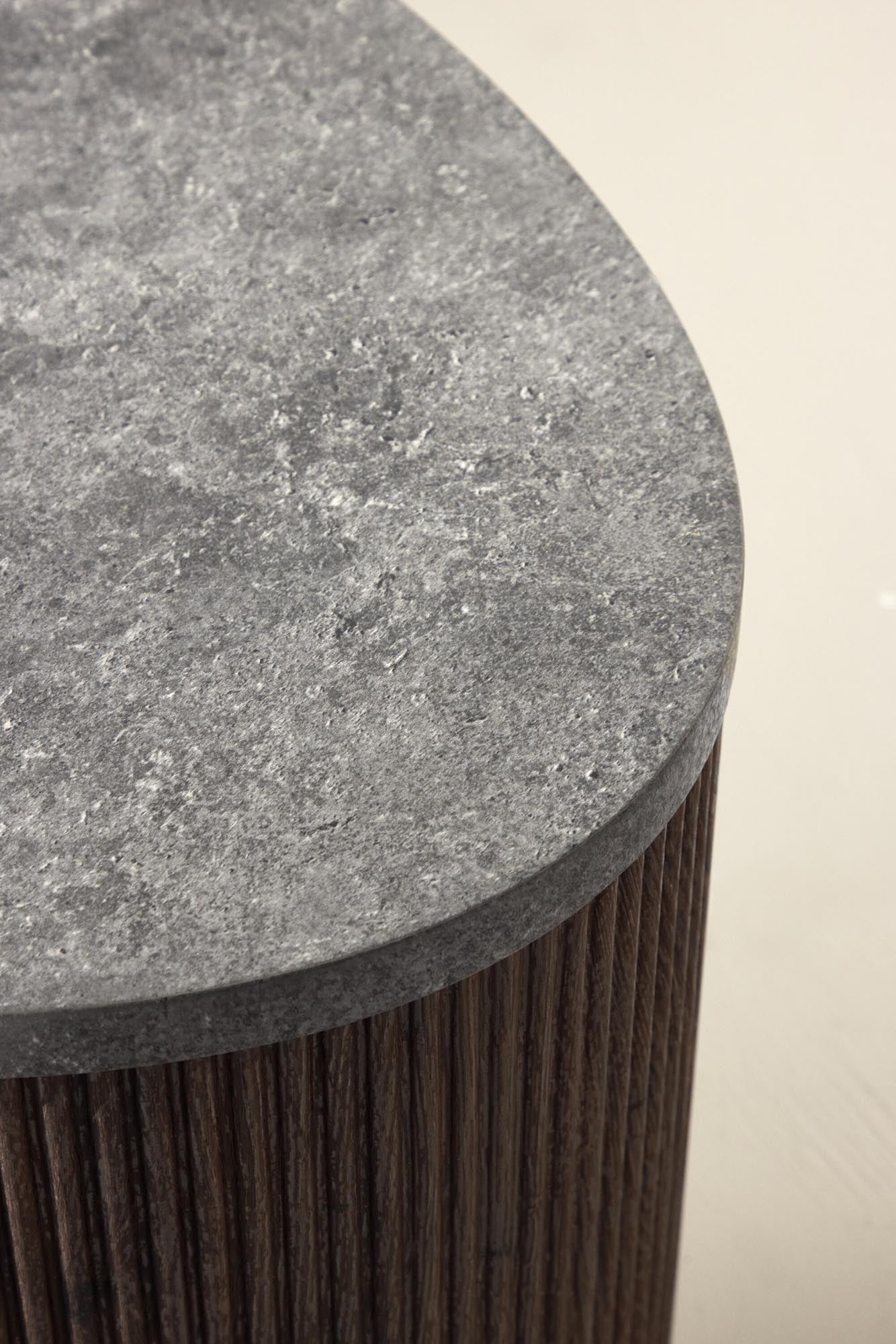 Eleganter Bristol Sofatisch 120x60 von Venture Home, modernes Design, robust und vielseitig, perfekt für stilvolle Wohnräume.