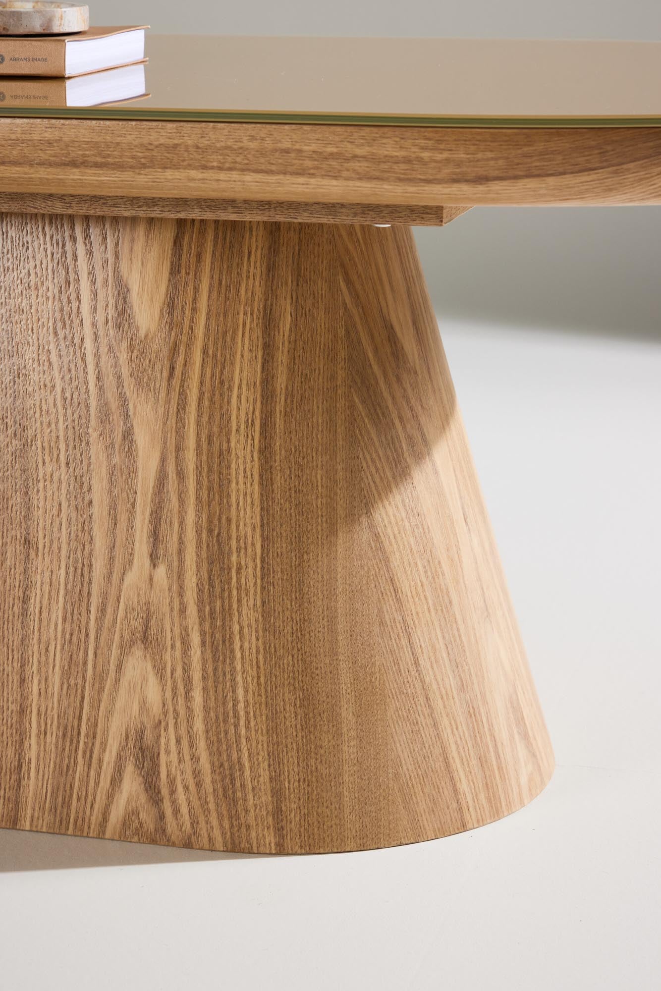 Eleganter Castor Sofatisch von Venture Home, modernes Design, robust und stilvoll, perfekt für Ihr Wohnzimmer.