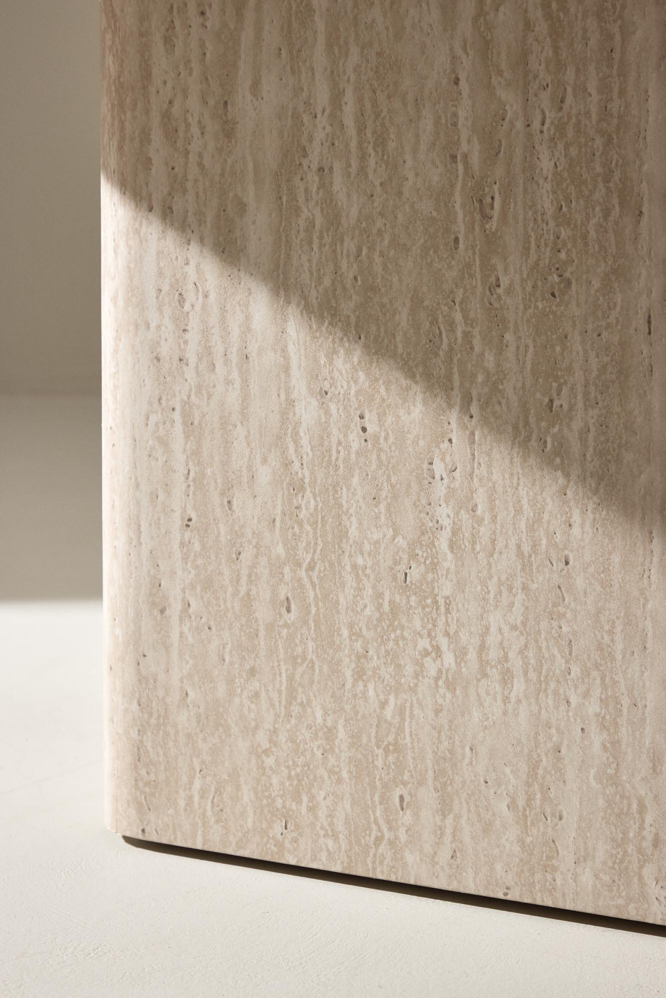 Eleganter Qvart Sofatisch 80x80 von Venture Home, modernes Design, robust und stilvoll, perfekt für Ihr Wohnzimmer.