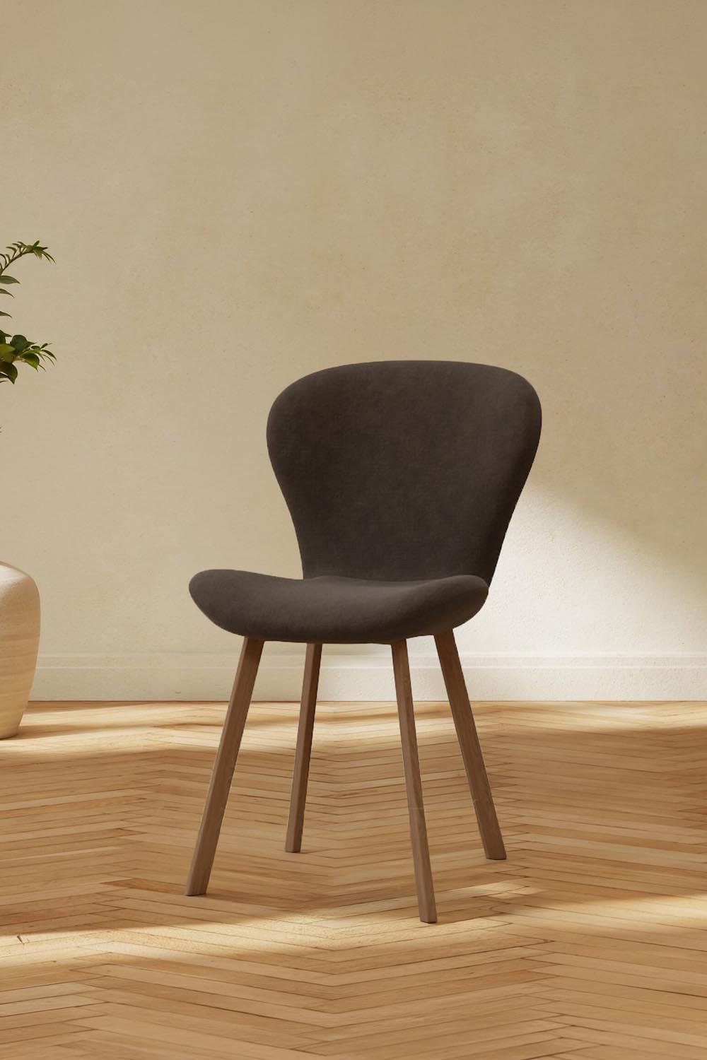 Lilja Esszimmerstuhl in Braun präsentiert im Onlineshop von KAQTU Design AG. Stuhl ist von Venture Home