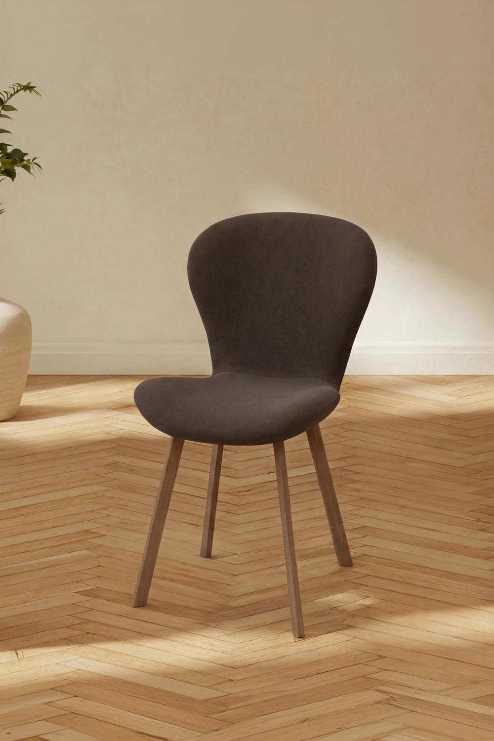 Lilja Esszimmerstuhl in Braun präsentiert im Onlineshop von KAQTU Design AG. Stuhl ist von Venture Home