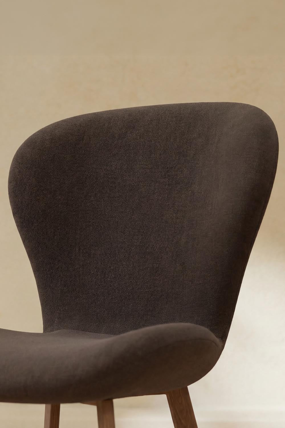 Lilja Esszimmerstuhl in Braun präsentiert im Onlineshop von KAQTU Design AG. Stuhl ist von Venture Home