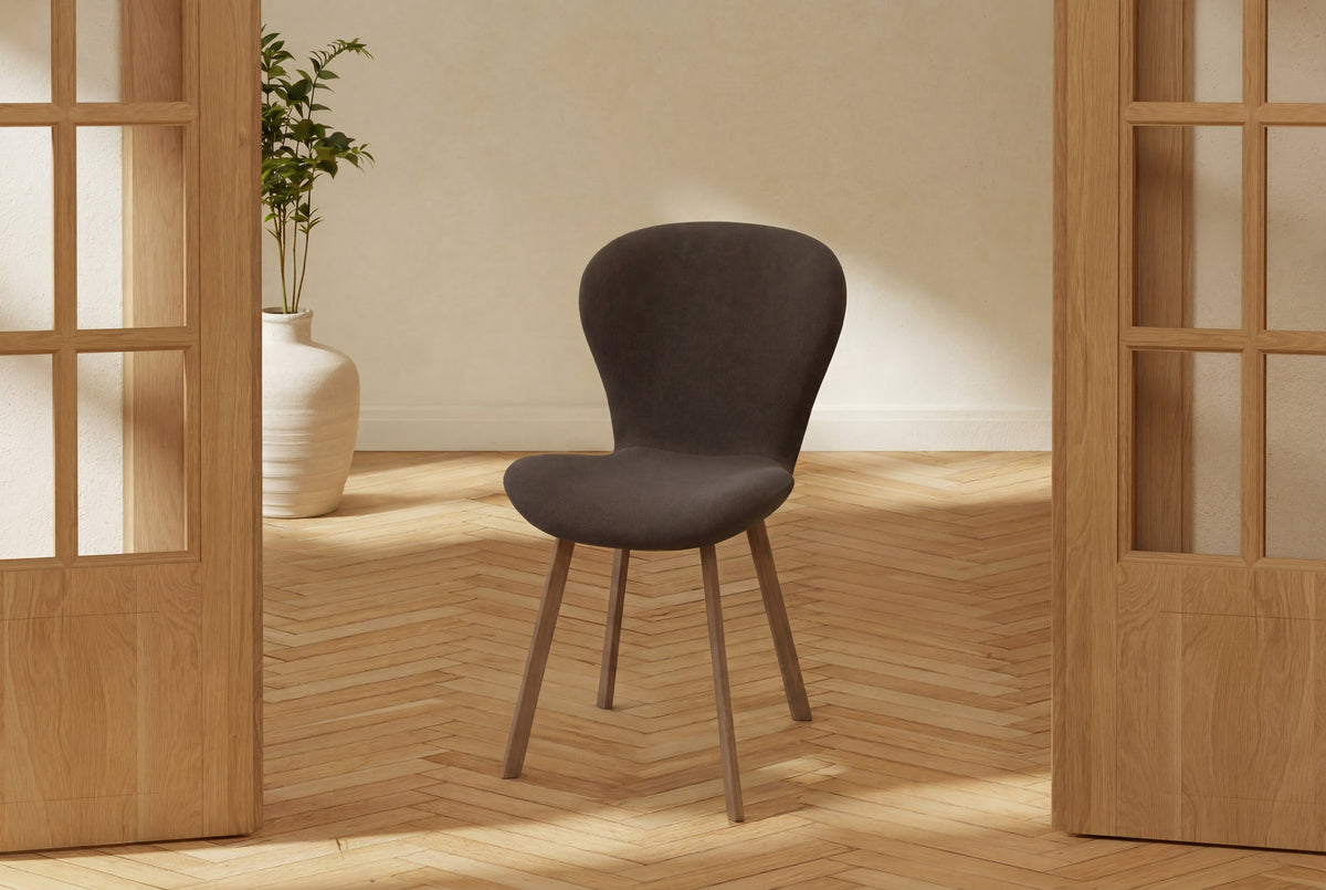 Lilja Esszimmerstuhl in Braun präsentiert im Onlineshop von KAQTU Design AG. Stuhl ist von Venture Home