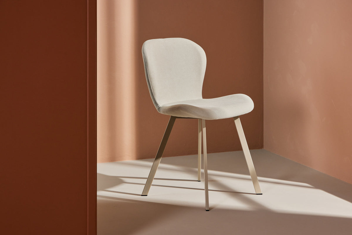 Lilja Esszimmerstuhl in Beige präsentiert im Onlineshop von KAQTU Design AG. Stuhl ist von Venture Home