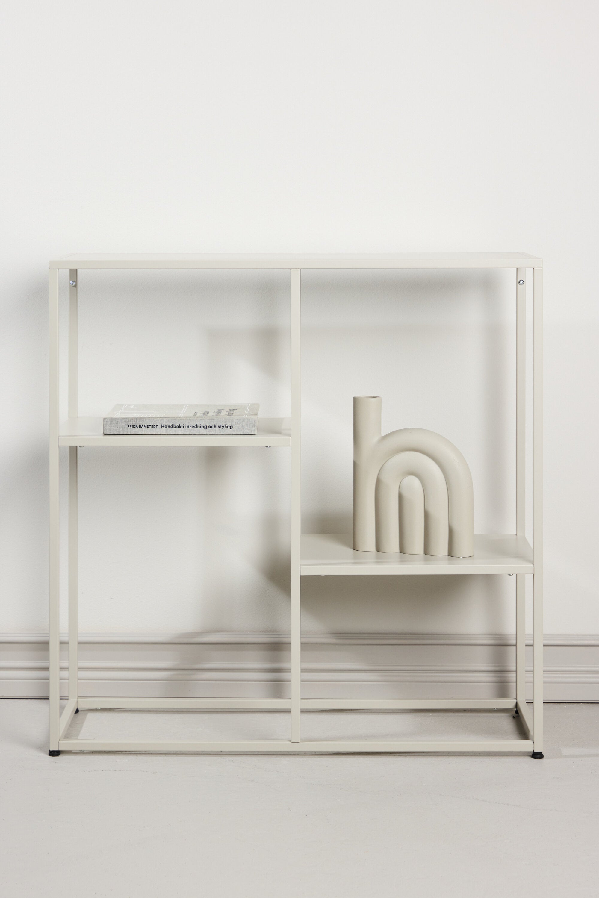 Staal Beistelltisch in Beige präsentiert im Onlineshop von KAQTU Design AG. Beistelltisch ist von Venture Home