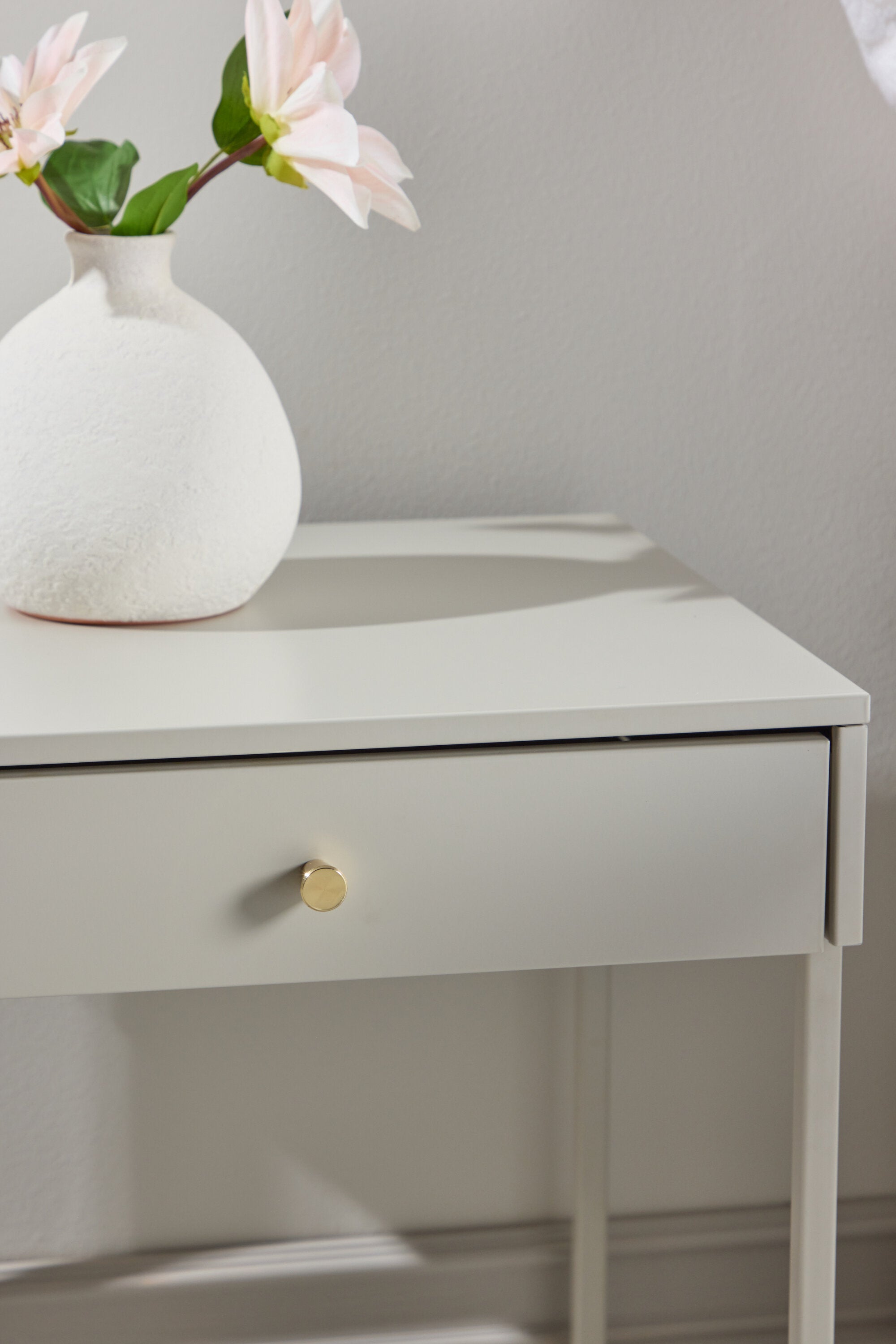 Bakal Cabinet in Beige präsentiert im Onlineshop von KAQTU Design AG. Cabinet ist von Venture Home