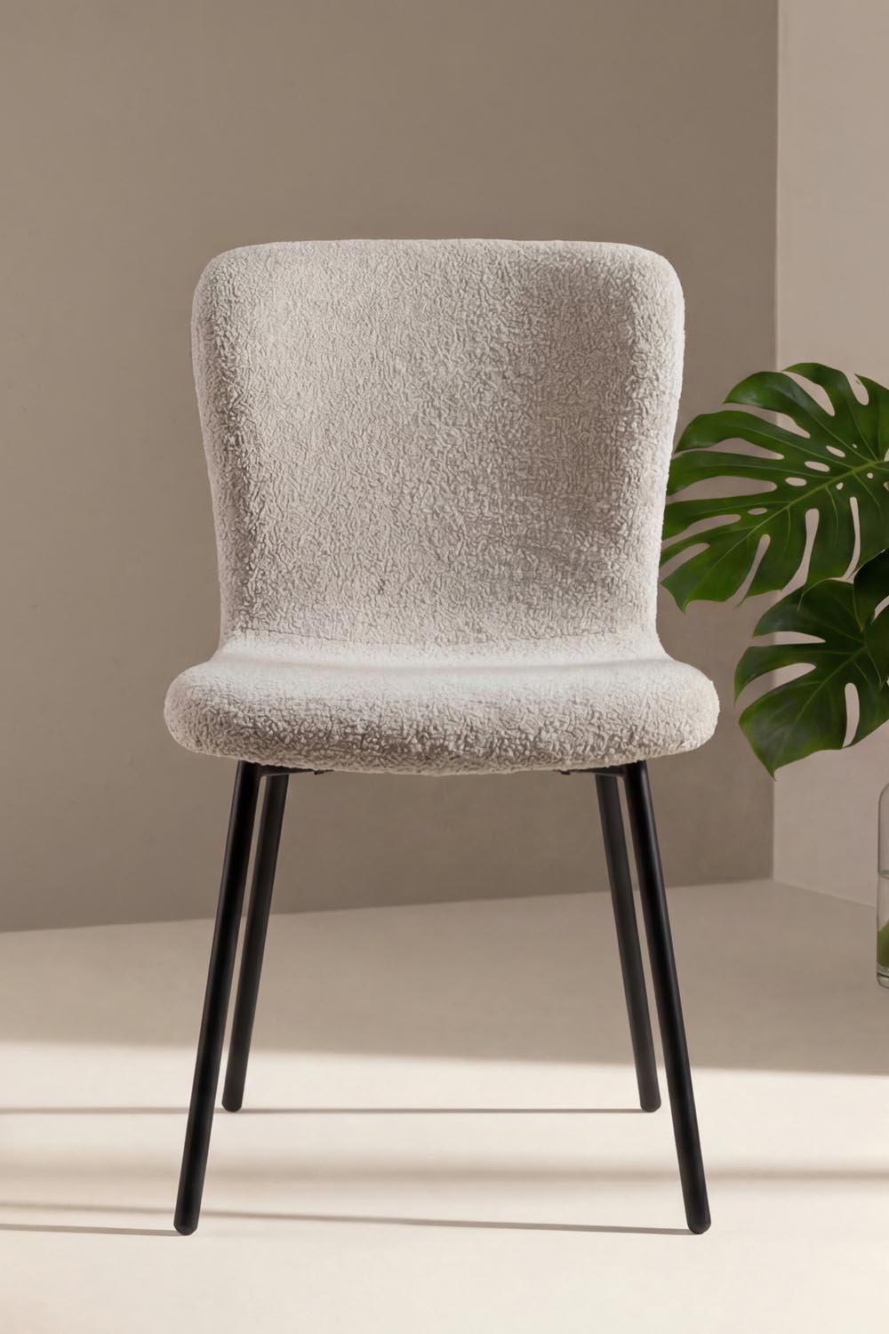 Linus Esszimmerstuhl in Beige präsentiert im Onlineshop von KAQTU Design AG. Gartenstuhl mit Armlehnen ist von Venture Home