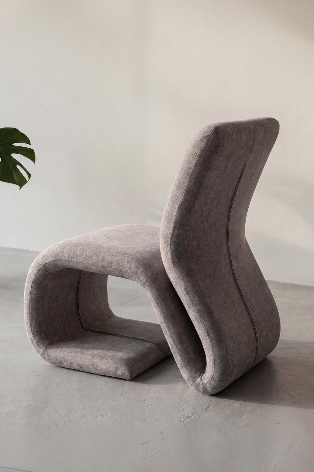 Rulls Sessel in Braun präsentiert im Onlineshop von KAQTU Design AG. Sessel mit Armlehnen ist von Venture Home