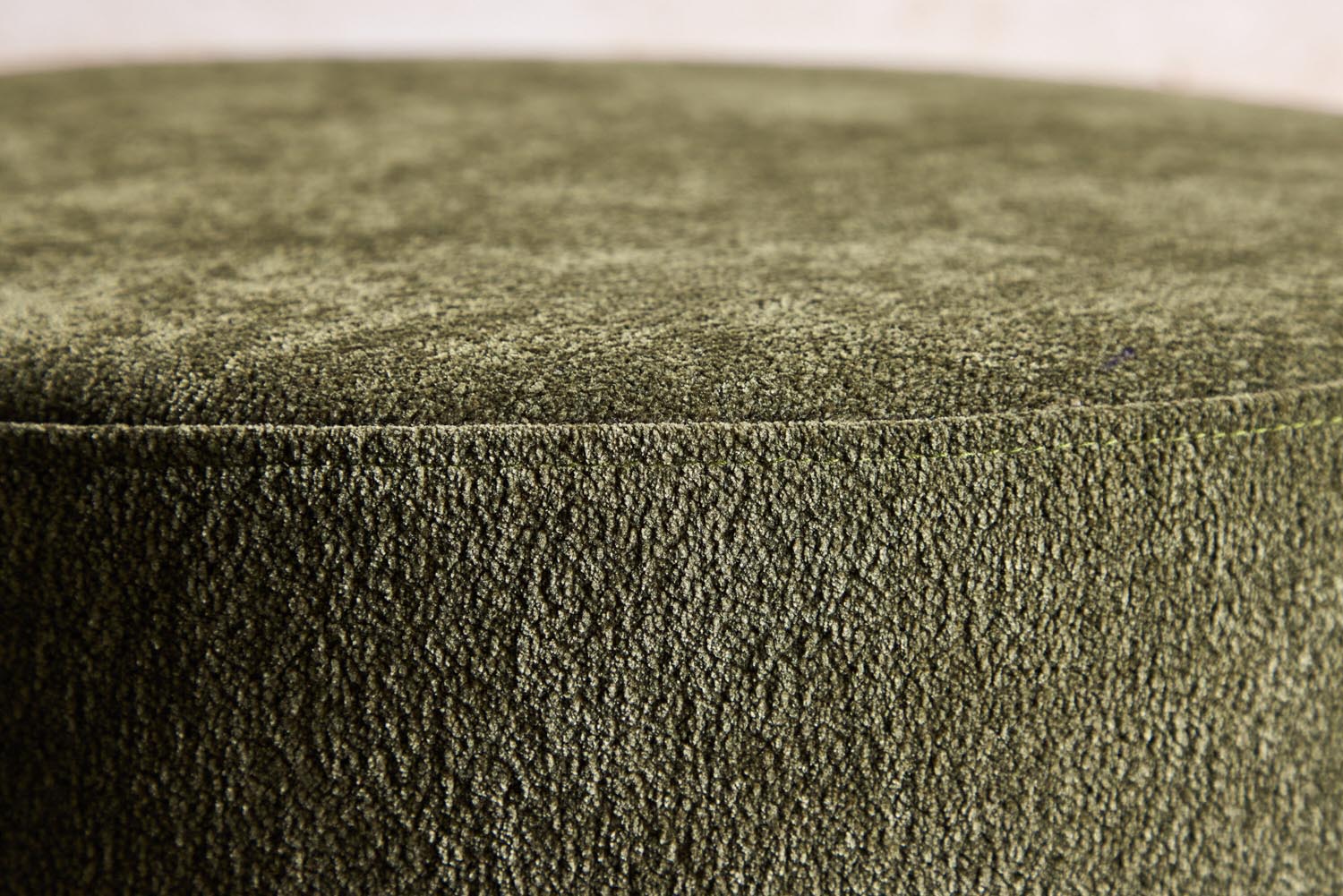 Lanzo Pouf in Grün präsentiert im Onlineshop von KAQTU Design AG. Pouf ist von Venture Home