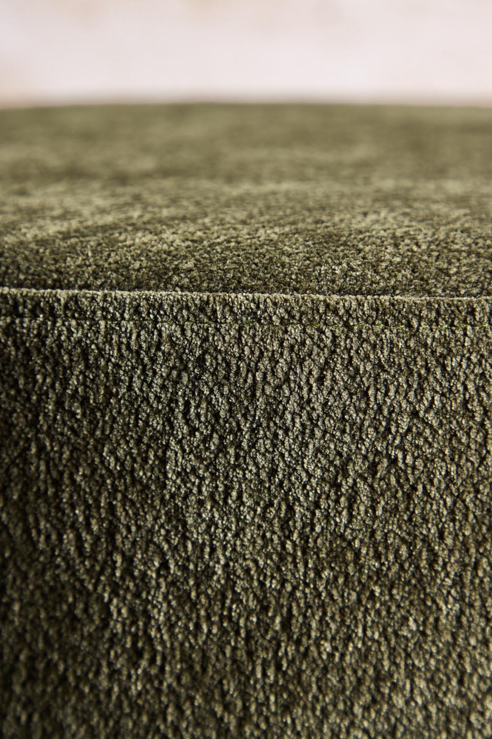 Lanzo Pouf in Grün präsentiert im Onlineshop von KAQTU Design AG. Pouf ist von Venture Home