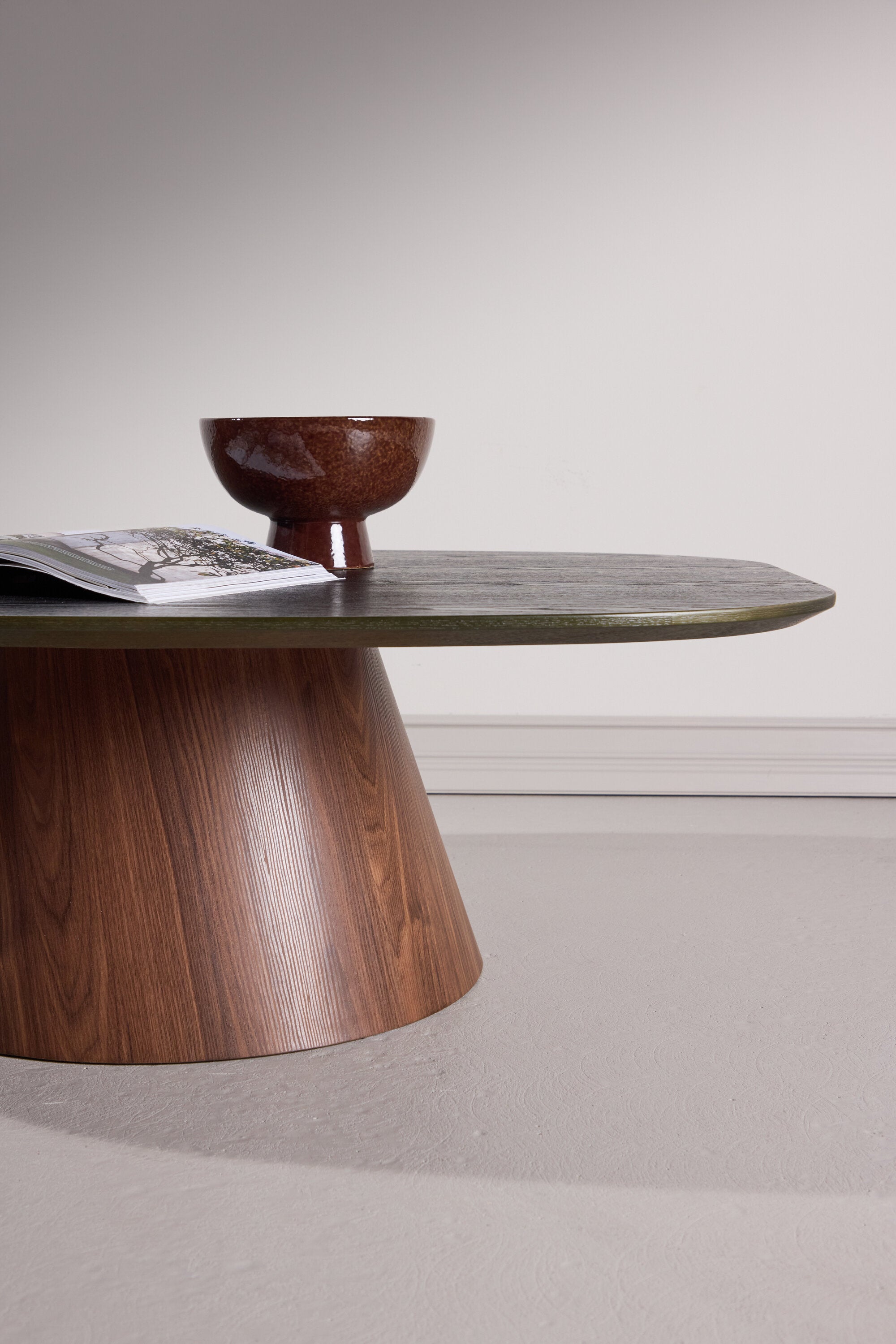 Lanzo Beistelltisch in Dunkelgrün präsentiert im Onlineshop von KAQTU Design AG. Beistelltisch ist von Venture Home