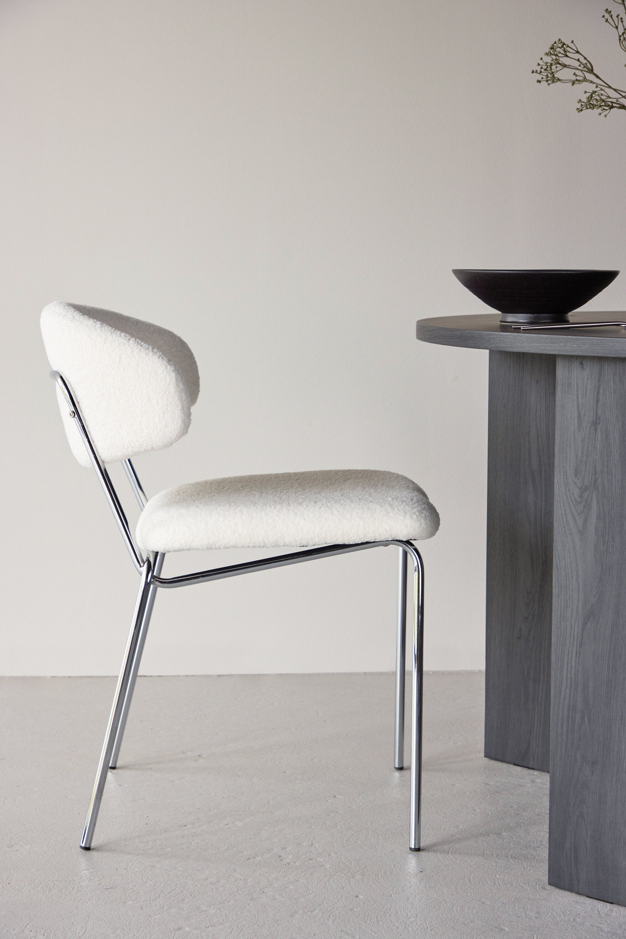 Chico Esszimmerstuhl in Weiß präsentiert im Onlineshop von KAQTU Design AG. Stuhl ist von Venture Home