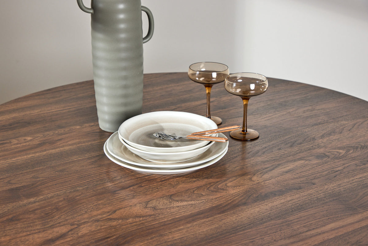 Durango Esstisch rund in Walnuss präsentiert im Onlineshop von KAQTU Design AG. Esstisch ist von Venture Home