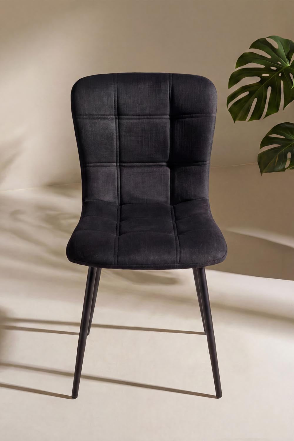 Punsch Esszimmerstuhl in Schwarz präsentiert im Onlineshop von KAQTU Design AG. Stuhl ist von Venture Home