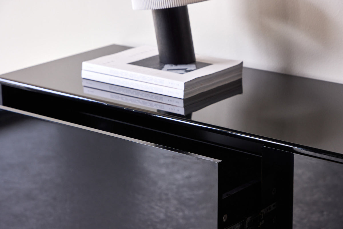 Fristad TV Möbel in Schwarz präsentiert im Onlineshop von KAQTU Design AG. TV-Möbel ist von Venture Home