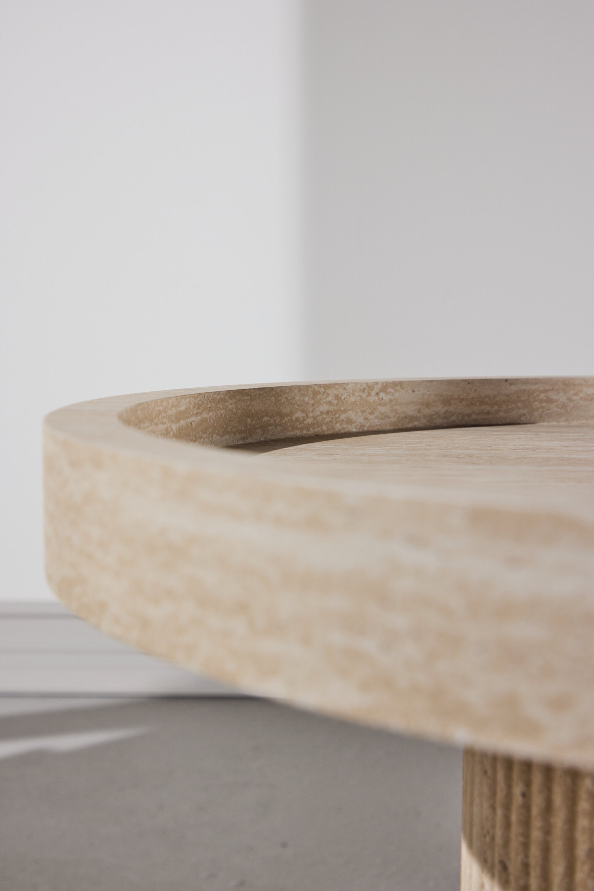 Beistelltisch Krille in Beige präsentiert im Onlineshop von KAQTU Design AG. Beistelltisch ist von Venture Home