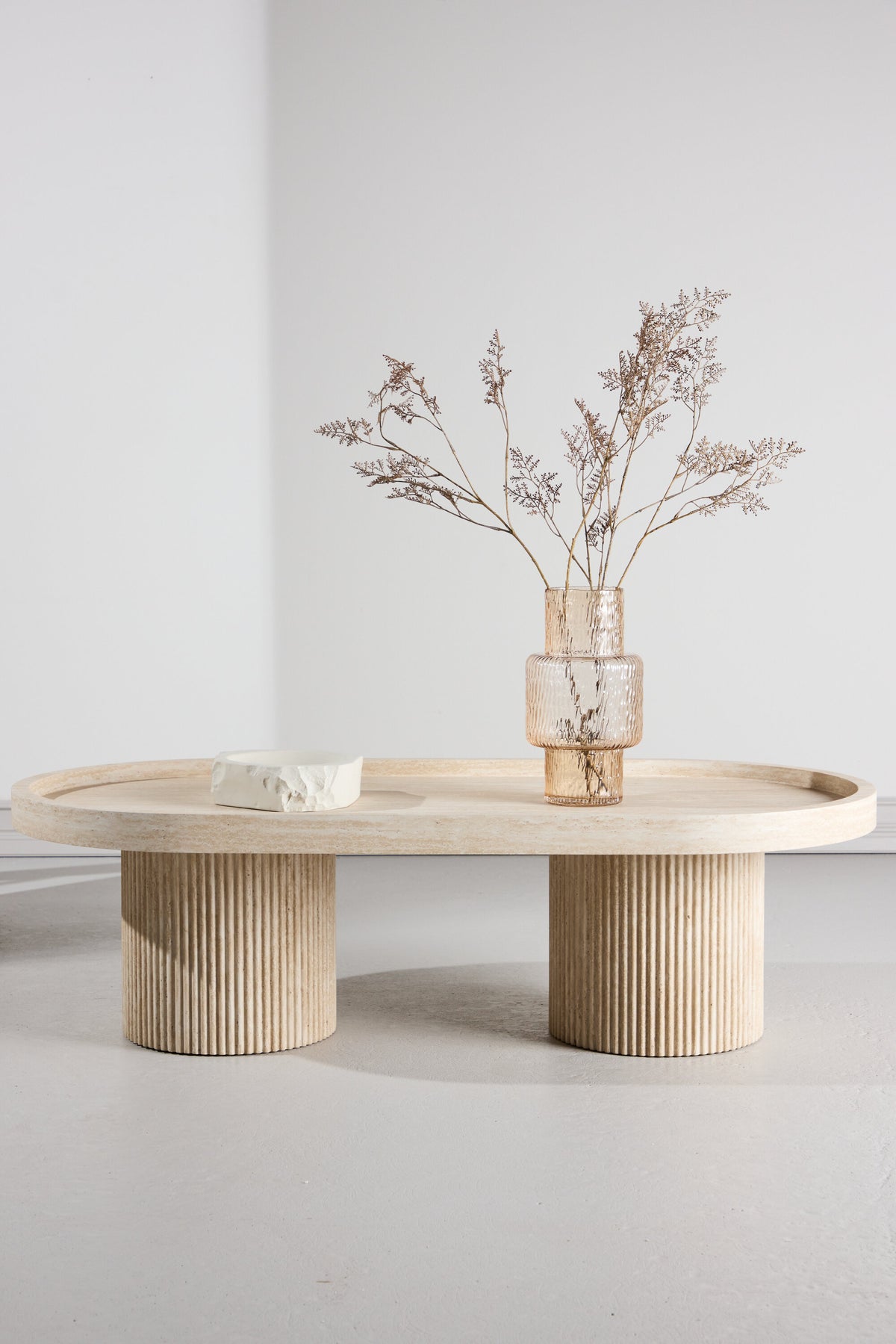 Krille Sofatisch in Beige präsentiert im Onlineshop von KAQTU Design AG. Beistelltisch ist von Venture Home