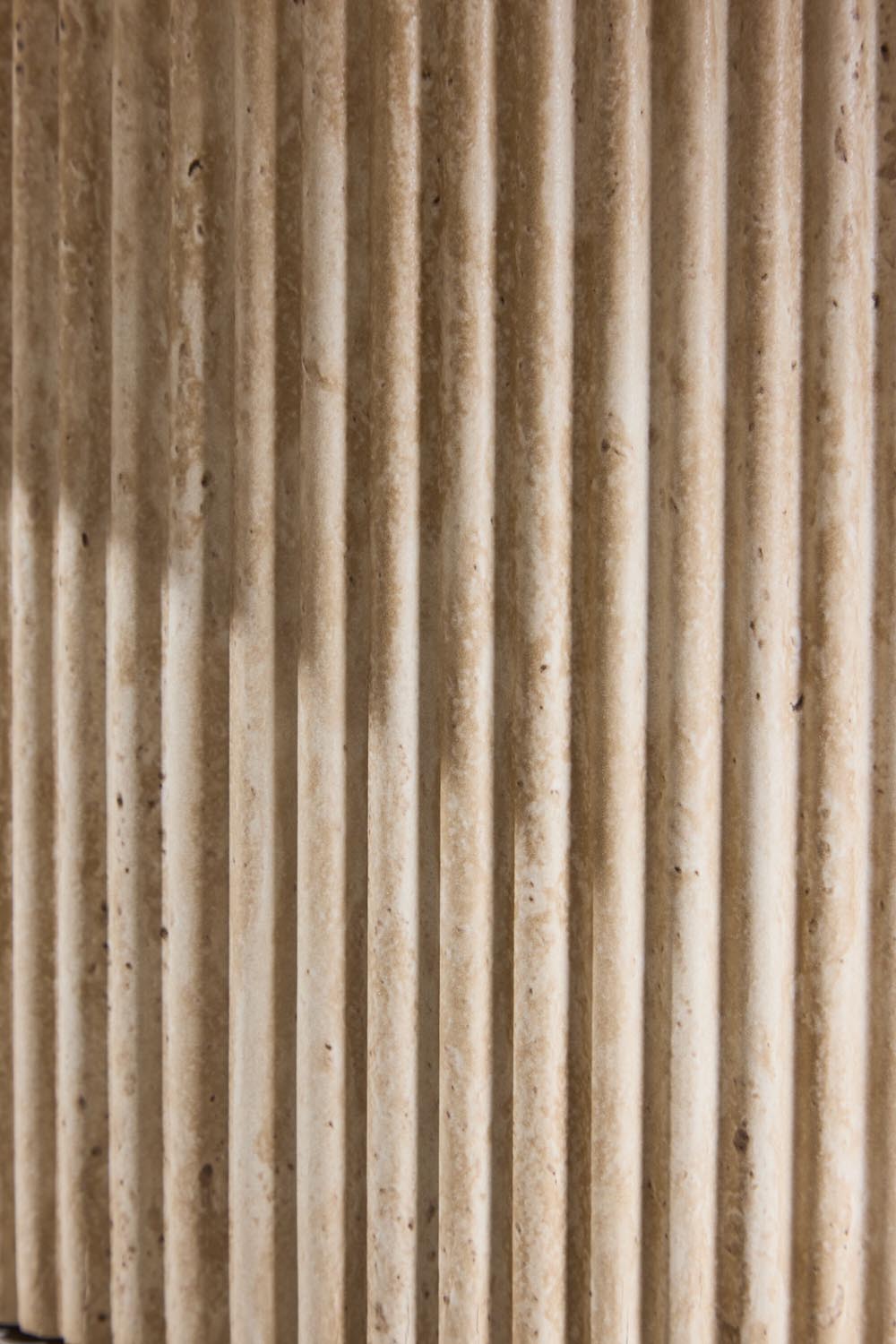 Krille Sofatisch in Beige präsentiert im Onlineshop von KAQTU Design AG. Beistelltisch ist von Venture Home