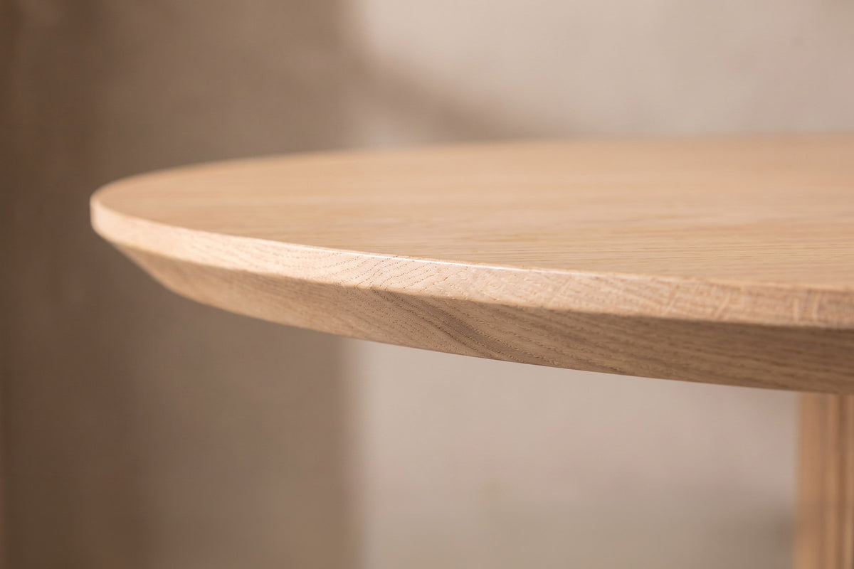 Reko Round Esstisch in Natur präsentiert im Onlineshop von KAQTU Design AG. Esstisch ist von Venture Home
