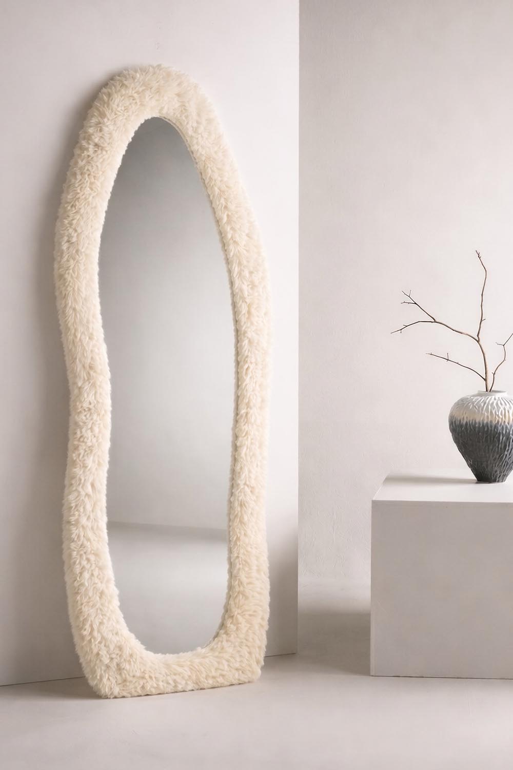 Mirza Large Mirror in Beige präsentiert im Onlineshop von KAQTU Design AG. Spiegel ist von Venture Home