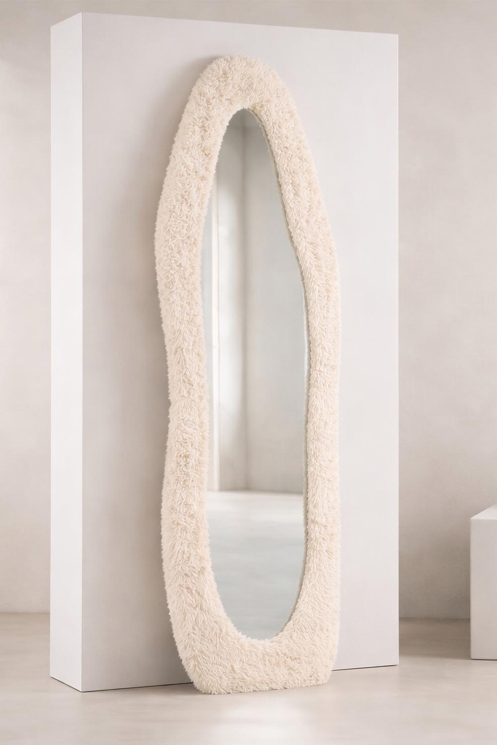 Mirza Large Mirror in Beige präsentiert im Onlineshop von KAQTU Design AG. Spiegel ist von Venture Home