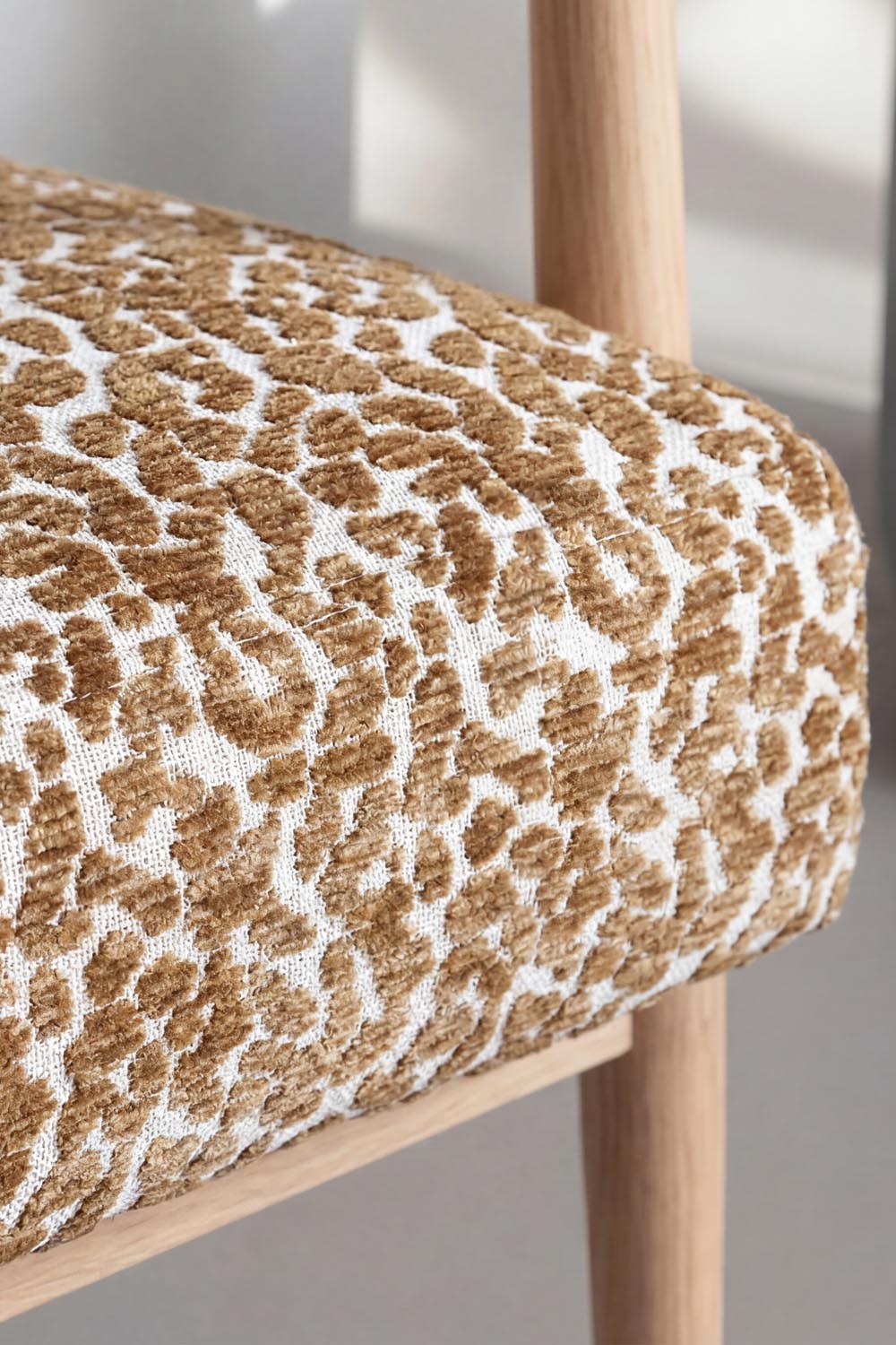 Runbert Loungestuhl in Braun präsentiert im Onlineshop von KAQTU Design AG. Outdoor-Sessel ist von Venture Home