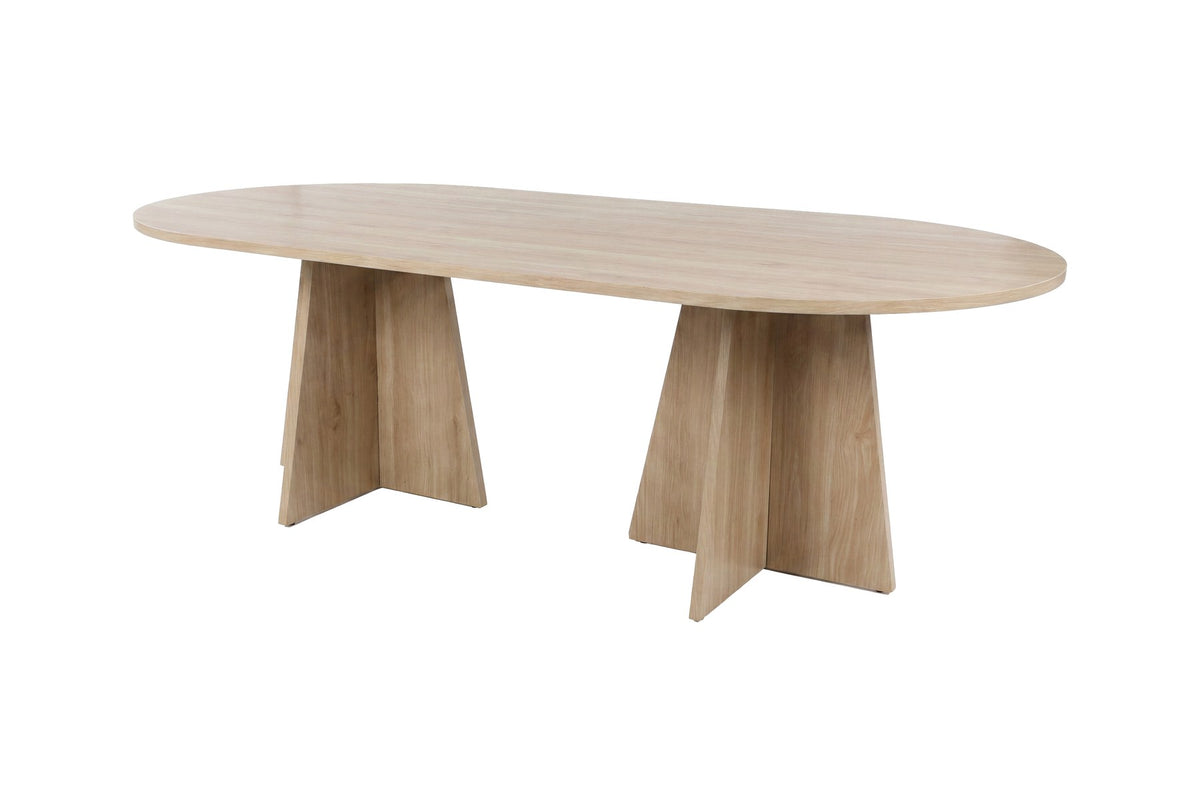 Ovaler Esstisch Bootcut in Eiche mit hellen Beinen, Tischplatte aus MDF mit Furnier, Masse 200x100 cm, freigestellt im Raum.