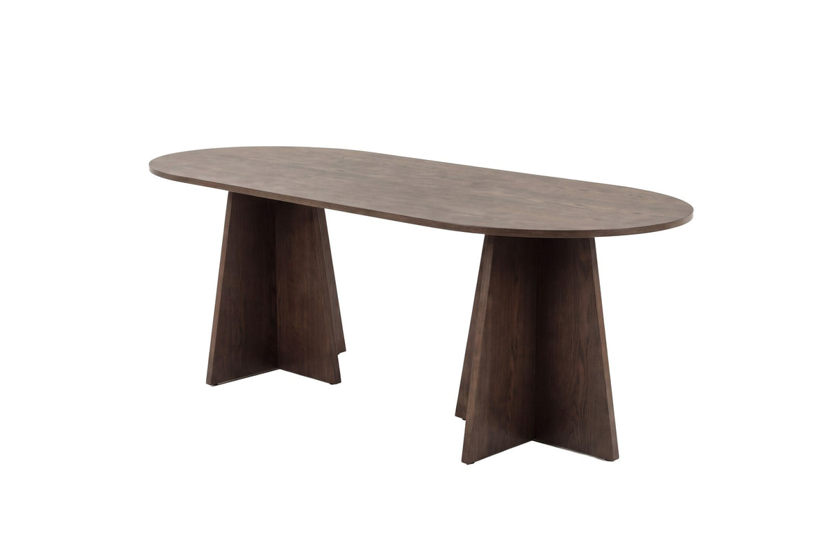 Ovaler Esstisch Bootcut in Mokka-Farbton mit MDF-Tischplatte und furnierten Beinen, Grösse 200x100 cm, Platz für sechs Personen.