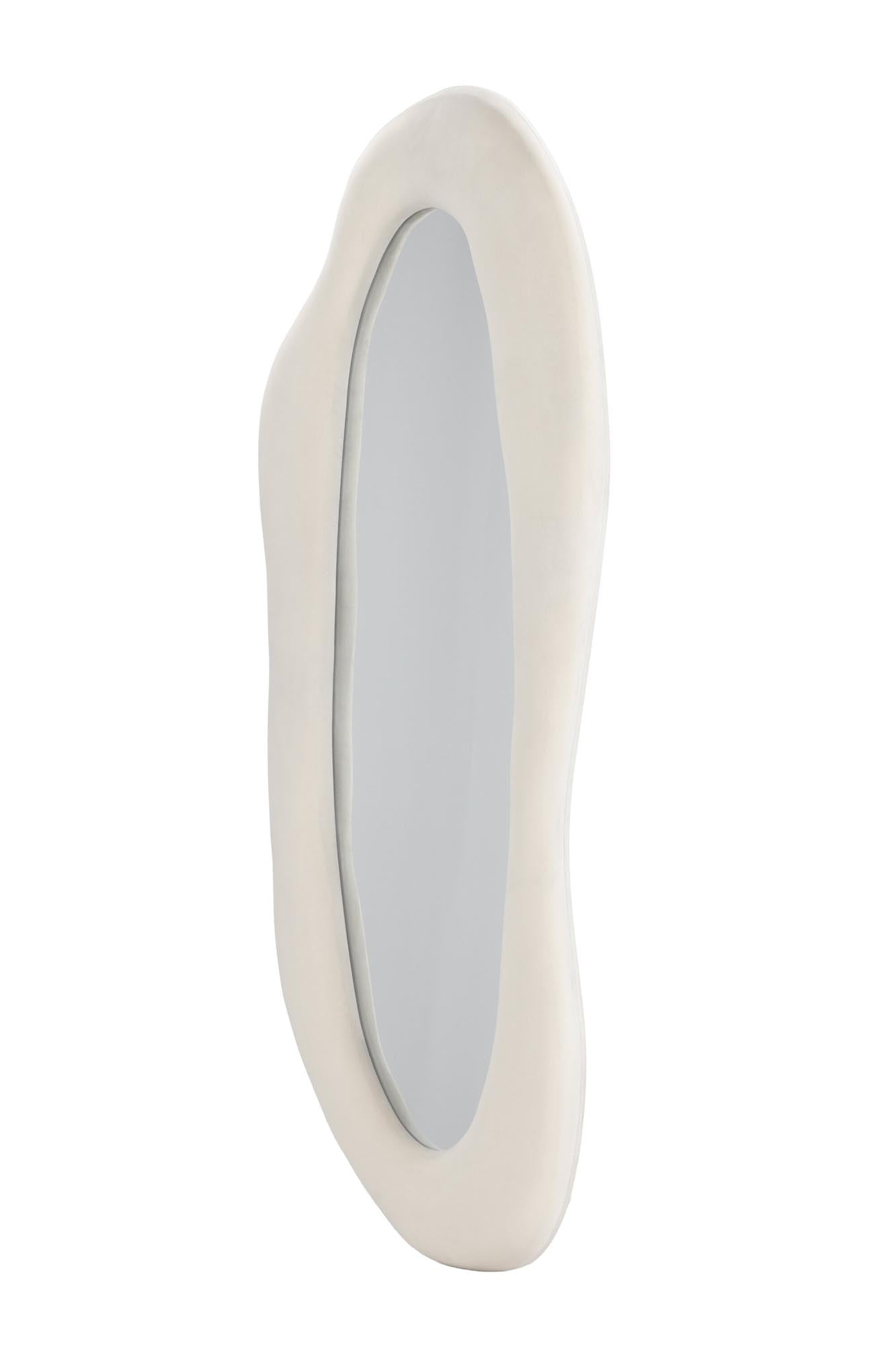 Entdecken Sie den eleganten Louiseville Spiegel von Venture Home – ein stilvolles Highlight für jeden Raum, das Funktionalität und Design vereint.