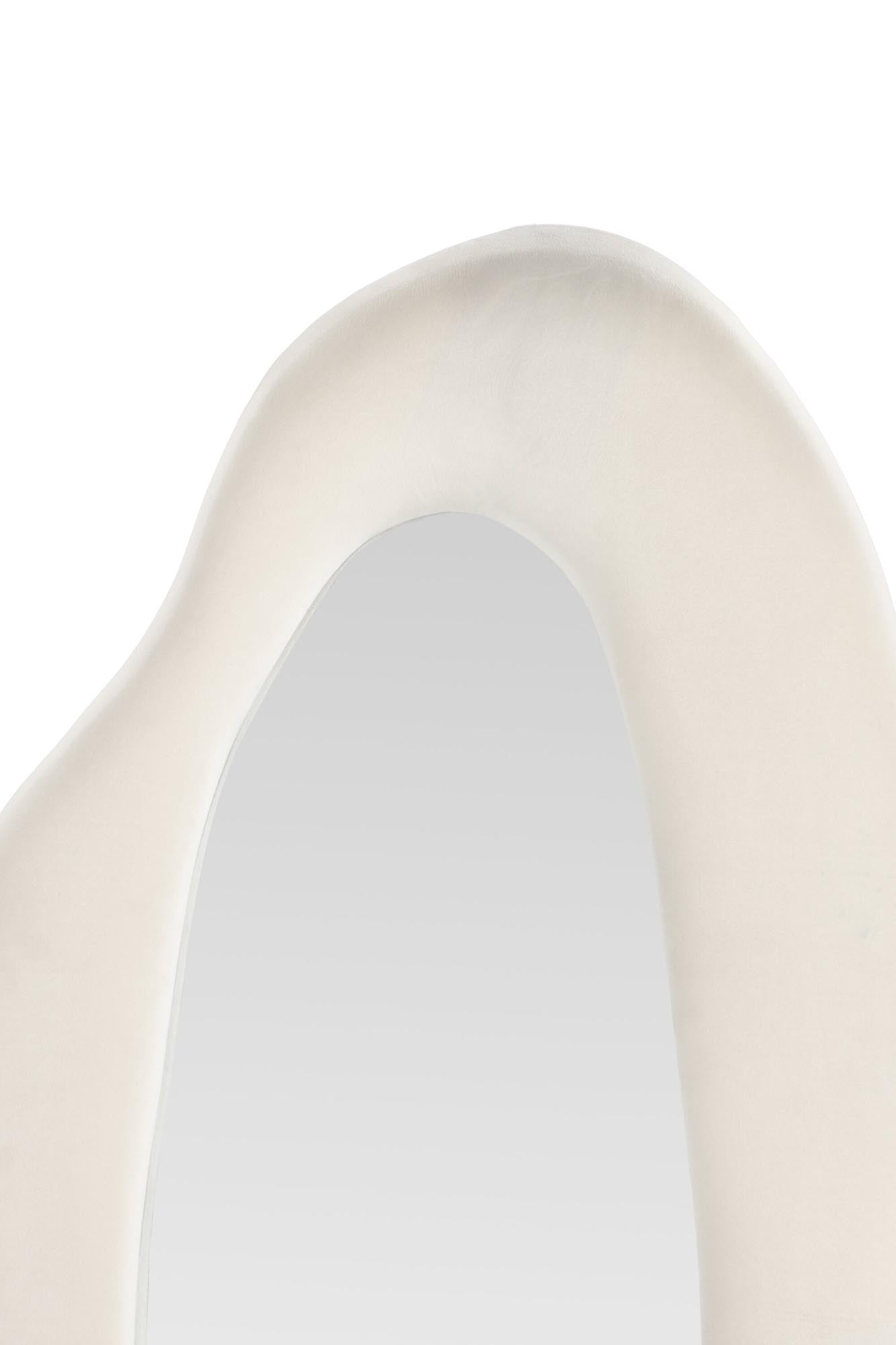 Entdecken Sie den Louiseville Spiegel von Venture Home – ein stilvolles Highlight für Ihr Zuhause. Großzügig, elegant und vielseitig einsetzbar.