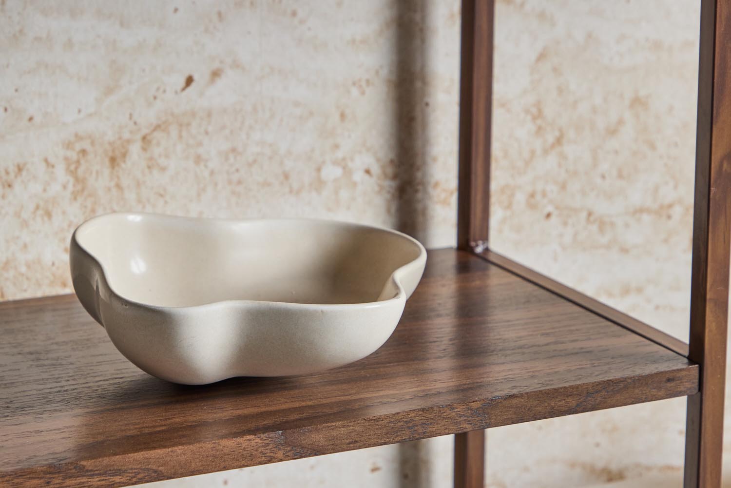 Staal Regal in Walnuss präsentiert im Onlineshop von KAQTU Design AG. Regal ist von Venture Home