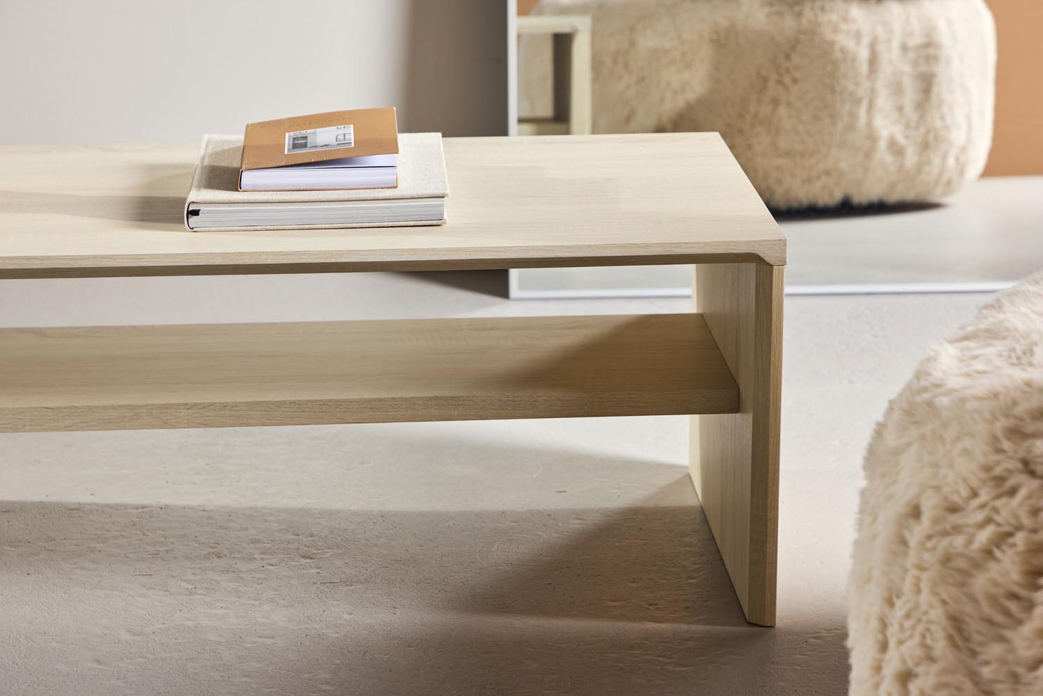 Telemarket Sofatisch in Weisswäsche präsentiert im Onlineshop von KAQTU Design AG. Beistelltisch ist von Venture Home