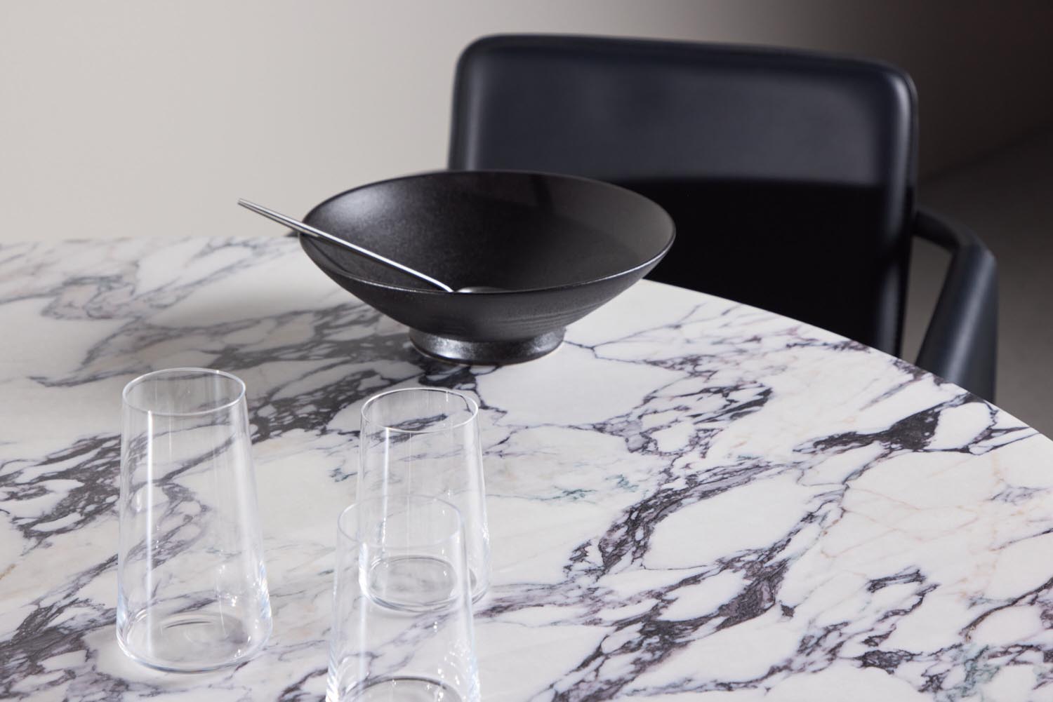 Tekla Esstisch rund in Hellgrau präsentiert im Onlineshop von KAQTU Design AG. Esstisch ist von Venture Home