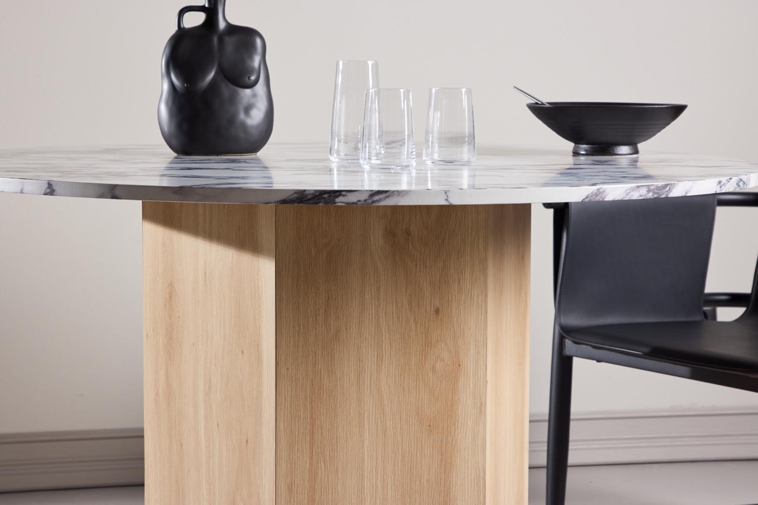 Tekla Esstisch rund in Hellgrau präsentiert im Onlineshop von KAQTU Design AG. Esstisch ist von Venture Home