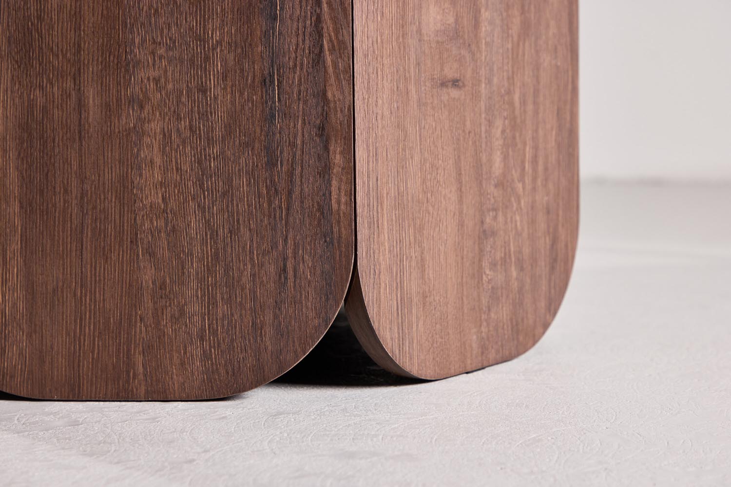 Tekla Esstisch rund in Mokka präsentiert im Onlineshop von KAQTU Design AG. Esstisch ist von Venture Home